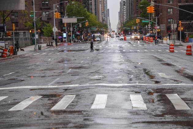 May 6, 2020, New York, New York, United States: Second avenue is empty.on Manhattan Island in New York City in the United States. New York City is the epicenter of the Coronavirus pandemic New York United States - ZUMAv122 20200506_zap_v122_037 Copyright: xWilliamxVolcovx