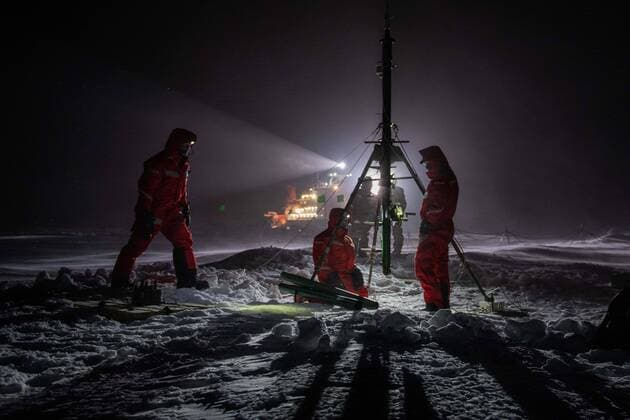 December 7, 2019, Arctic Sea, Arctic: Building the 30 meter tower at Met City. MOSAiC is the largest polar expedition in history: in September 2019, the German research icebreaker Polarstern has set sail from Tromso, Norway, to spend a year drifting through the Arctic Ocean, trapped in ice. The goal of the MOSAiC expedition is to take the closest look ever at the Arctic as the epicenter of global warming and to gain fundamental insights that are key to better understand global climate change. Hundreds of researchers from 20 countries are involved in this exceptional endeavor. Following in the footsteps of Fridtjof Nansen s ground-breaking expedition with his wooden sailing ship Fram in 1893-1896, the MOSAiC expedition will bring a modern research icebreaker close to the north pole for a full year including for the first time in polar wint - ZUMAz03_ 20191208_arc_z03_079 Copyright: xEstherxHorvathx