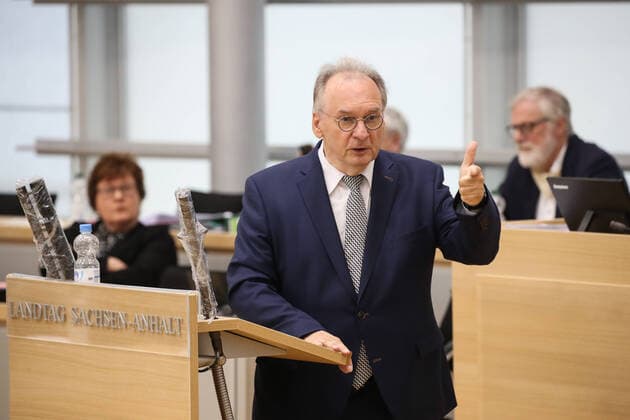 State Premier Dr Reiner Haseloff CDU,Saxony Anhalt Current debate on the topic of learning from the corona crisis Fighting the virus Seizing opportunities Thinking regionally and redirecting ecologically State parliament session in the state parliament of Saxony Anhalt in Magdeburg
