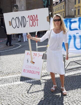 Sina Bodden Ex wife of Olaf Bodden Organizer of the Corona Group Munich 08 05 20 Odeonsplatz Corona Team Group Demostration for freedom Human dignity and against Corona Vaccination obligation Munich
