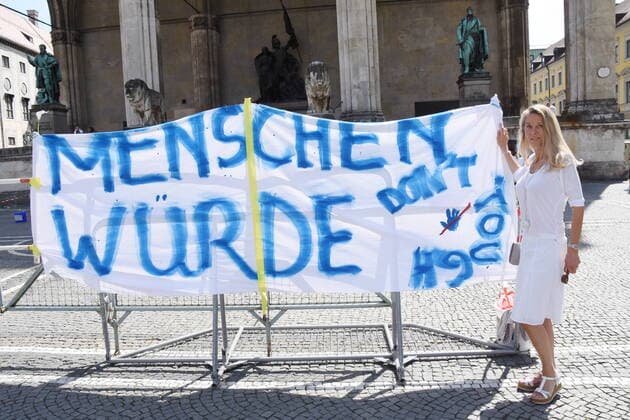 Sina Bodden Ex wife of Olaf Bodden Organizer of the Corona Group Munich 08 05 20 Odeonsplatz Corona Team Group Demostration for freedom Human dignity and against Corona Vaccination obligation Munich