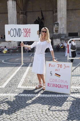Sina Bodden Ex wife of Olaf Bodden Organizer of the Corona Group Munich 08 05 20 Odeonsplatz Corona Team Group Demostration for freedom Human dignity and against Corona Vaccination obligation Munich