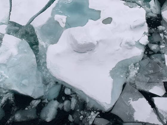 September 25, 2019, Arctic Sea, Arctic: Polarstern reaches the ice edge on the Laptev Sea. MOSAiC is the largest polar expedition in history: in September 2019, the German research icebreaker Polarstern has set sail from Tromso, Norway, to spend a year drifting through the Arctic Ocean, trapped in ice. The goal of the MOSAiC expedition is to take the closest look ever at the Arctic as the epicenter of global warming and to gain fundamental insights that are key to better understand global climate change. Hundreds of researchers from 20 countries are involved in this exceptional endeavor. Following in the footsteps of Fridtjof Nansen s ground-breaking expedition with his wooden sailing ship Fram in 1893-1896, the MOSAiC expedition will bring a modern research icebreaker close to the north pole for a full year including for the first time i - ZUMAz03_ 20191029_arc_z03_085 Copyright: xSebastianxGrotex