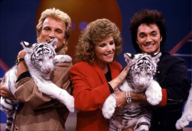***FIEL PHOTO*** Roy Horn of Siegfried & Roy Dies of Complications from COVID-19. Siegfreid and Roy with Joan Lunden. Copyright: xRTBusaccax xMediaPunchx