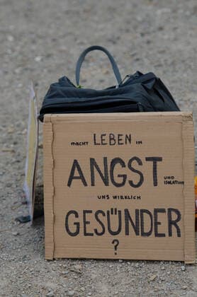 Coronavirus, demonstration against corona measures banner with the inscription auzf sandy soil power living in fear and isolation us really healthier, on 09 05 2020 in Flensburg, port, port top