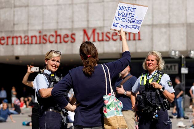 Unannounced demonstration against Corona measures at Roncalliplatz Cologne, 09 05 2020 Foto:xC.xHardtx xFuturexImage