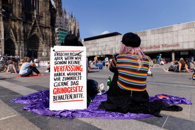 Unannounced demonstration against Corona measures at Roncalliplatz Cologne, 09 05 2020 Foto:xC.xHardtx xFuturexImage