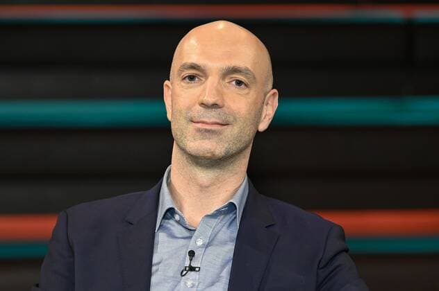Jonas Schmidt Chanasit Virologist 03 20 her Jonas Schmidt Chanasit on 18 March 2020 in Markus Lanz , ZDF TV Fernsehen Talkshow Talk Show Germany German German man Medical Professor Hamburg Bernhard Nocht Institute for Tropical Medicine German physician scientist t.s. Portrait sitting neutral