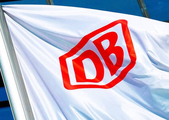 Berlin Berlin Hauptbahnhof DB 08 05 2020,a wind-stretched white flag with the logo DB, Deutsche Bahn AG, in front of Berlin Hauptbahnhof Copyright: xEibnerxPressefotox xDanielxLakomskix EP_dli