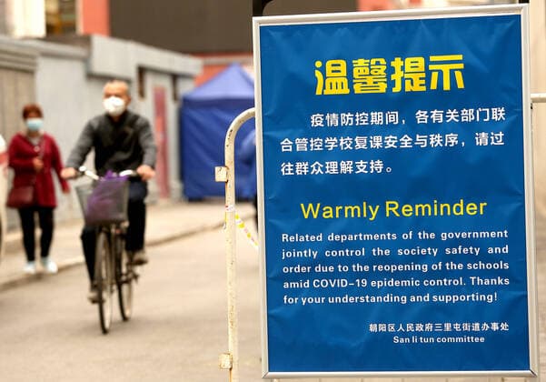 A local government sign explaining the closure of schools sits outside a high school as the threat level of the Covid-19 has been officially lowered in Beijing on Monday, May 11, 2020. There are fears a new wave of coronavirus cases could be lifting off in China, with one city in Jilin province being classified as high-risk and the epicenter of the outbreak, Wuhan, reporting new cases of infections.  PEK2020051101 STEPHENxSHAVER