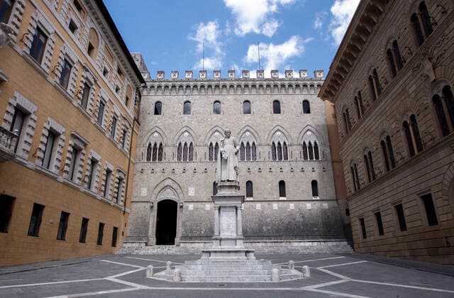 foto IPP Paolo Lazzeroni Siena 11 05 2020 nella foto esterno Banca Monte dei Paschi di Siena  0