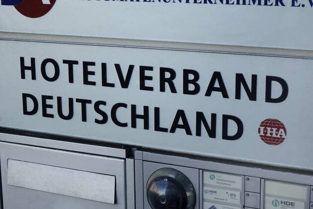 Schild vom Hotelverband Deutschland Schild vom Hotelverband Deutschland, 09 05 2020, Mitte, Am Weidendamm, Berlin, The German Hotel Association is the industry association of the hotel industry in Germany