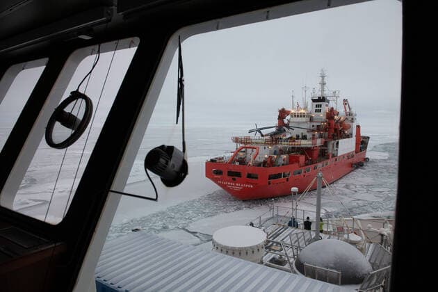 October 2, 2019, Arctic Sea, Arctic: The ship Polarstern approaches supply ship Akademik Federov to exchange people and scientific equipment. MOSAiC is the largest polar expedition in history: in September 2019, the German research icebreaker Polarstern has set sail from Tromso, Norway, to spend a year drifting through the Arctic Ocean, trapped in ice. The goal of the MOSAiC expedition is to take the closest look ever at the Arctic as the epicenter of global warming and to gain fundamental insights that are key to better understand global climate change. Hundreds of researchers from 20 countries are involved in this exceptional endeavor. Following in the footsteps of Fridtjof Nansen s ground-breaking expedition with his wooden sailing ship Fram in 1893-1896, the MOSAiC expedition will bring a modern research icebreaker close to the north - ZUMAz03_ 20190926_rep_z03_117 Copyright: xEstherxHorvathx