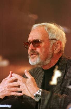 1 Filmfest: Norman Jewison, PK für den Film Hurricane , Regisseur, Regie, Director, internationale Berliner Filmfestspiele, interessiert, reden, Pressekonferenz, Sonnenbrille, Berlin Deutschland, Germany, *** 1 Filmfest Norman Jewison, PK for the film Hurricane , director, director, director, international Berlin Film Festival, interested, talk, press conference, sunglasses, Berlin Germany, Germany, Copyright: xBRIGANI-ART HEINRICHx BriganiArt_00023322_00023322