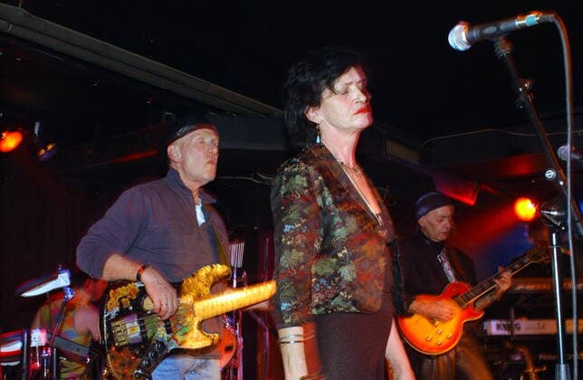 1 Konzert: Amon Düül II, Sängerin Renate Knaup-Krötenschwanz, Bassist Lothar Meid, rechts Gitarrist Chris Karrer, 2, zwei, Krautrock im Berliner Quasimodo , Rock, deutsche Rockmusik, Jazzrock, Musik, Berlin Deutschand, Germany *** 1 concert Amon Düül II, singer Renate Knaup Krötenschwanz, bassist Lothar Meid, right guitarist Chris Karrer, 2, two, Krautrock in Berlin Quasimodo , Rock, German rock music, jazz rock, music, Berlin Deutschand, Germany Copyright: xBRIGANI-ART HEINRICHx BriganiArt_00039890_00039890