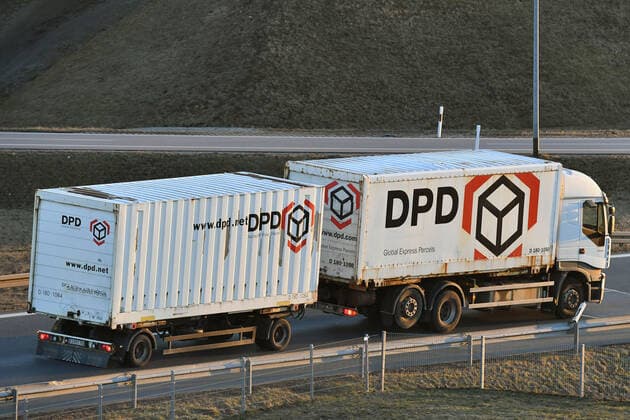Heinsberg again At least 42 employees of a parcel delivery company have been infected with the Coronavirus Hundreds more are now being tested The reproduction rate in the district is very high Archive photo DPD truck, trucks with trailers, parcel service, logistics company Courier, express company