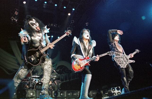 28 Concert 99 Kiss, Gene Simmons b , Ace Frehley g , Paul Stanley voc, g, , bassist, guitarist, singer, rock legends, glam rock, bombast rock, costumes, makeup, mask, masked, made up, makeup, rivets, metal, tank, costume, bass, guitar, Copyright: xPOP-EYE Hahnx 00018267_00018267