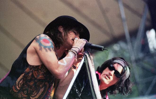 27 Konzert 99: Aerosmith in der Berliner Waldbühne, Sänger Steven Tyler, Körperbemalung, voc, Gitarrist Joe Perry, g, Rock, Open Air, Berlin Germany *** 27 Concert 99 Aerosmith at Berlin Waldbühne, singer Steven Tyler, body painting, voc, guitarist Joe Perry, g, Rock, Open Air, Berlin Germany Copyright: xPOP-EYE Morlokx 00019779_00019779