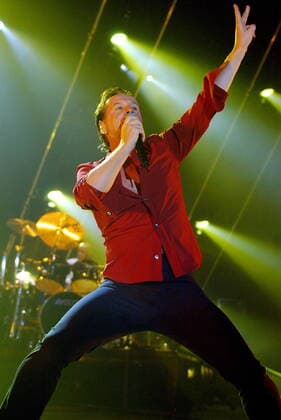 41 Konzert: Simple Minds, Sänger Jim Kerr, voc, im Alcatraz Milano, Pop, Musik, Mailand Italien, Italy *** 41 Concert Simple Minds, singer Jim Kerr, voc, at Alcatraz Milano, pop, music, Milan Italy, Italy Copyright: xPOP-EYE Heringx 00045883_00045883