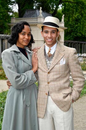Bilder des Jahres 2020, Entertainment 05 Mai David Hermlin mit Freundin Emilia Quaye bei einem exklusiven Fototermin im Bürgerpark Pankow. Ursprünglich wollte David mit Vater Andrej Hermlin und Schwester Rachel ein Konzert im Bürgerpark geben, aber das Konzert wurde von der Polizei verboten. Berlin, 16.05.2020 *** David Hermlin with girlfriend Emilia Quaye at an exclusive photo shoot in Bürgerpark Pankow Originally David wanted to give a concert in Bürgerpark with father Andrej Hermlin and sister Rachel, but the concert was banned by the police Berlin, 16 05 2020 Foto:xF.xKernx xFuturexImage