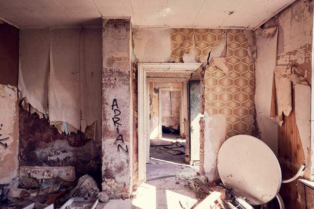 verfallen,abrisshaus *** dilapidated,destruction goh-fwn