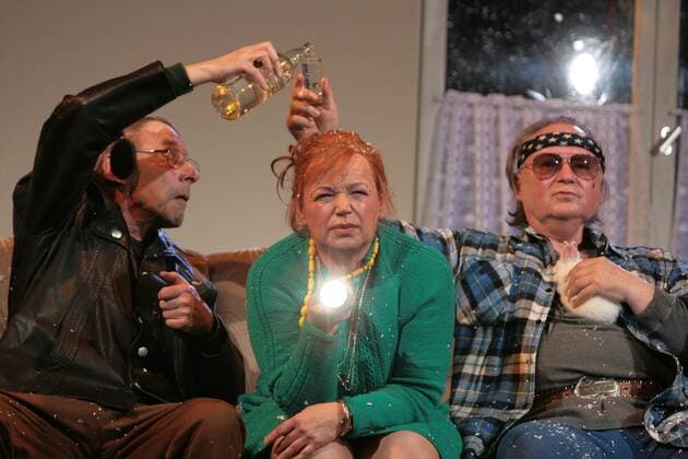 77 Theater: Der Biberpelz von Gerhart Hauptmann, im Max Gorki Theater in Berlin, Premiere am 09.11.2007, u.a. mit Andreas Leupold, Horst Kotterba, Michael Klammer, Ursula Werner Berlin Germany, Deutschland *** 77 Theater Der Biberpelz by Gerhart Hauptmann, at the Max Gorki Theater in Berlin, premiere on 09 11 2007, with Andreas Leupold, Horst Kotterba, Michael Klammer, Ursula Werner Berlin Germany, Germany Copyright: xPOP-EYE Gabschx 00143564_00143564