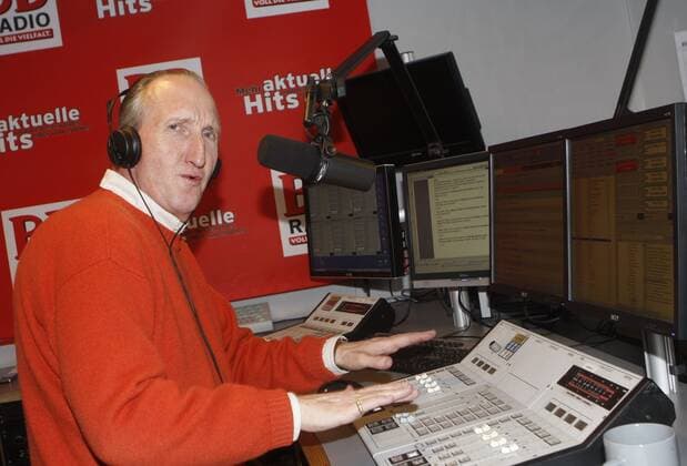 77 Mike Krueger zu Besuch im Potsdamer BB Radio Studio, Komiker, Kabarettist, Saenger, Potsdam Germany, Deutschland *** 77 Mike Krueger visiting the Potsdam BB Radio Studio, Comedian, Cabaret artist, singer, Potsdam Germany, Germany Copyright: xPOP-EYE Gabschx 00210876_00210876