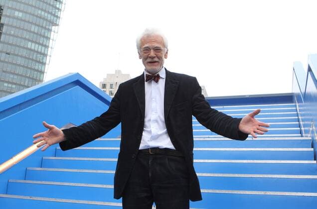 77 Prof. Dr. E. Juergen Zoellner, (Senator Bildung, Wissenschaft, Forschung) eroeffnet die blaue Infotreppe mit der Ausstellung Koepfe der Berliner Wissenschaften auf dem Berliner Potsdamer Platz, Berlin Germany, Deutschland *** 77 Prof Dr E Juergen Zoellner, Senator for Education, Science, Research opens the blue information staircase with the exhibition Heads of the Berlin Sciences at Berlin Potsdamer Platz, Berlin Germany, Germany Copyright: xPOP-EYE Gabschx 00220615_00220615