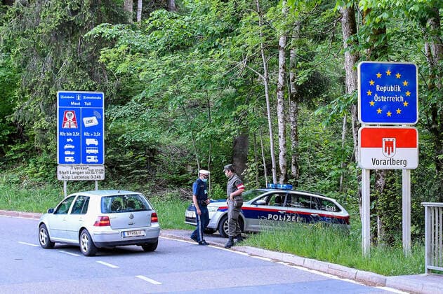 AUT, Coronavirus, border controls in Vorarlberg 18 05 2020, border crossing, Langen near Bregenz, AUT, Coronavirus, border controls in Vorarlberg, on 17 05 2020 Vorarlberg has opened all border crossings from Germany to Austria again All technical barriers have been removed Teams consisting of staff of the Austrian Armed Forces and the police check on the spot in the pictur nph00200