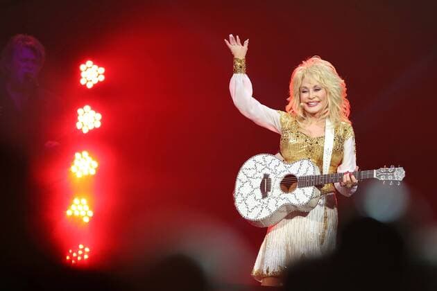 19 Concert Dolly Parton, musician US American country singer Dolly Rebecca Parton live at Berlins O2 World on 06 07 2014, Country, Pop, Bluegrass, Gospel, songwriter, actress, O2World, Music Berlin Germany, Germany Copyright: xPOP-EYE Kriemannx 00335195_00335195