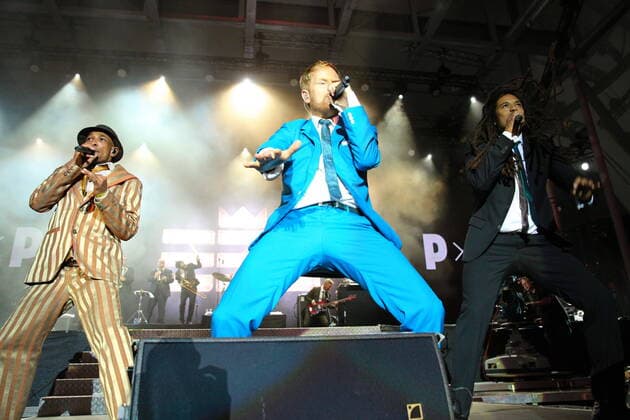121 Seeed, Boundzound, Peter Fox und Dellé singen auf der Buehne des Peace x Peace Festivals 2016, Waldbuehne, 05.Juni 2016, Reggae, Dancehall, Hip-Hop, Benefiz-Festival, P x P, Arte Concert, Berlin Deutschland, Germany *** 121 Seeed, Boundzound, Peter Fox and Dellé sing on the stage of the Peace x Peace Festival 2016, Waldbuehne, 05 June 2016, Reggae, Dancehall, Hip Hop, Benefiz Festival, P x P, Arte Concert, Berlin Germany, Germany Copyright: xPOP-EYE ChristinaxKratschx 10049653_PxP_5885