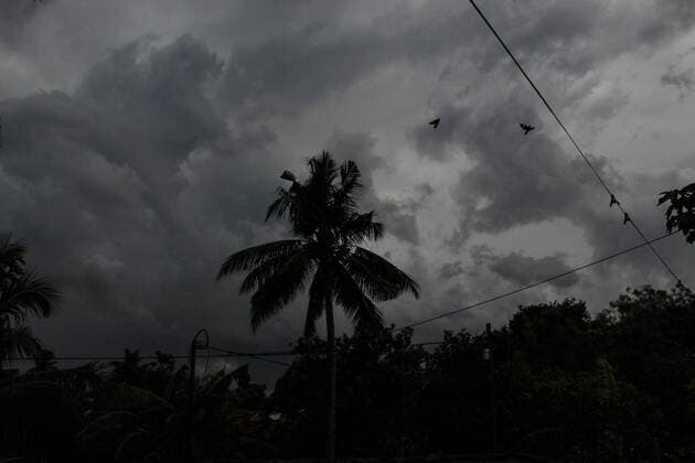 India: Super Cyclone Amphan to hit Bengal in hours Super cyclone Amphan storm around today s afternoon as it moves north-northeastwards over the Bay of Bengal and cross West Bengal-Bangladesh coasts between Digha and Hatia Islands.The super Cyclone Amphan storm lay at 155km south-southeast of Paradip, Odisha, 280 km south of Digha,West Mednipore,Howrah,Hooghly, South and North 24 parganas and Kolkata districts of West Bengal will see heavy to extremely very heavy rainfall. The landfall is expected between afternoon to evening. West Bengal India Mogra Copyright: SoumadipxDas