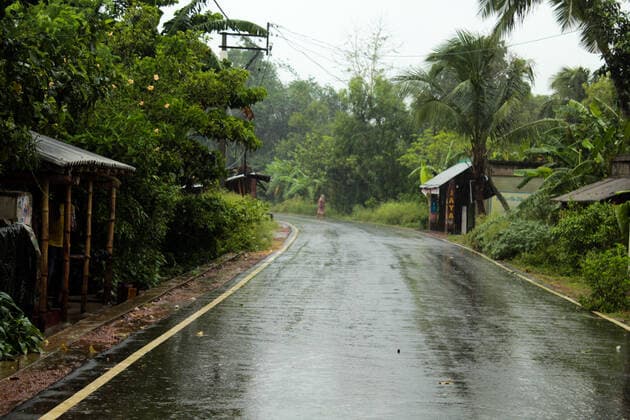 India: Super Cyclone Amphan to hit Bengal in hours Super cyclone Amphan storm around today s afternoon as it moves north-northeastwards over the Bay of Bengal and cross West Bengal-Bangladesh coasts between Digha and Hatia Islands.The super Cyclone Amphan storm lay at 155km south-southeast of Paradip, Odisha, 280 km south of Digha,West Mednipore,Howrah,Hooghly, South and North 24 parganas and Kolkata districts of West Bengal will see heavy to extremely very heavy rainfall. The landfall is expected between afternoon to evening. West Bengal India Mogra Copyright: SoumadipxDas