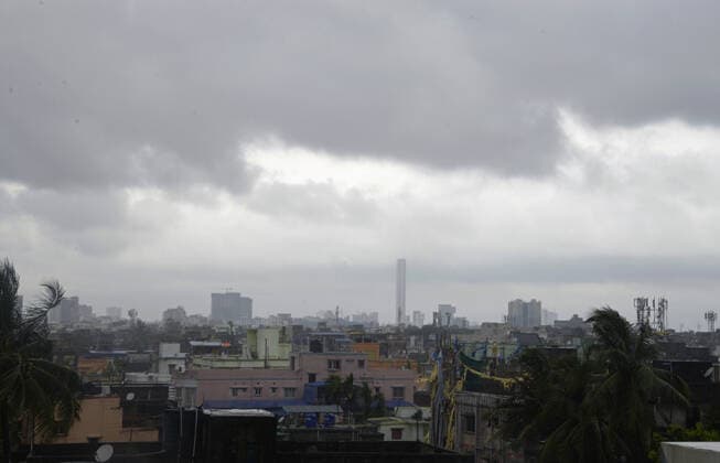 India: Landfall of Cyclone Amphan Dark clouds hover over city during the cyclonic storm Amphan. Kolkata West Bengal India Copyright: VedxPrakash