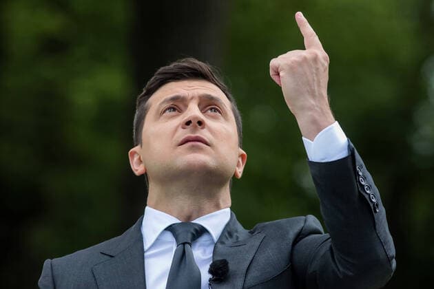 News Bilder des Tages KIEV, UKRAINE - MAY 20, 2020: Ukraine s President Volodymyr Zelensky gives a press conference on his first year in office in a park by the Mariyinsky Palace. Zelensky was sworn in as Ukraine s President on May 20, 2019. Ivan Nikolayev TASS  TS0D9C87