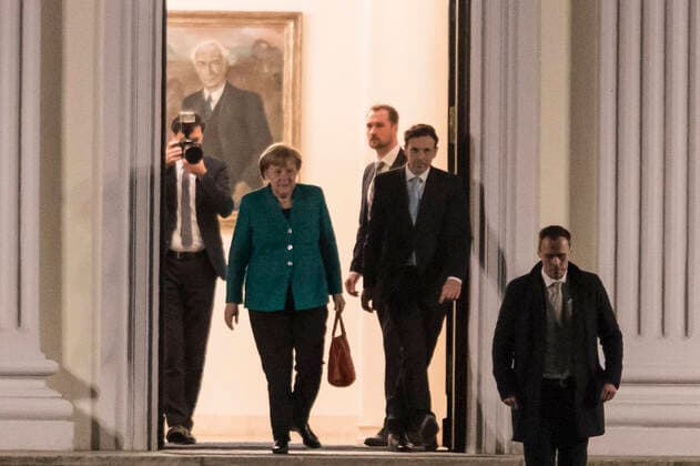 19 Angela Merkel, Bundeskanzlerin und Vorsitzende der CDU, nach den Sondierungsgespraechen mit Bundespraesident Frank-Walter Steinmeier zur Neuauflage der Grossen Koalition (GroKo) vor dem Schloss Bellevue am 30.11.2017. Politik Berlin Deutschland, Germany *** 19 Angela Merkel, Chancellor and leader of the CDU, after the exploratory talks with President Frank Walter Steinmeier on the new edition of the GroKo Grand Coalition in front of Bellevue Palace on 30 11 2017 Politics Berlin Germany, Germany Copyright: xPOP-EYEx xBenxKriemannx 10087526_Sondierung_4907_2
