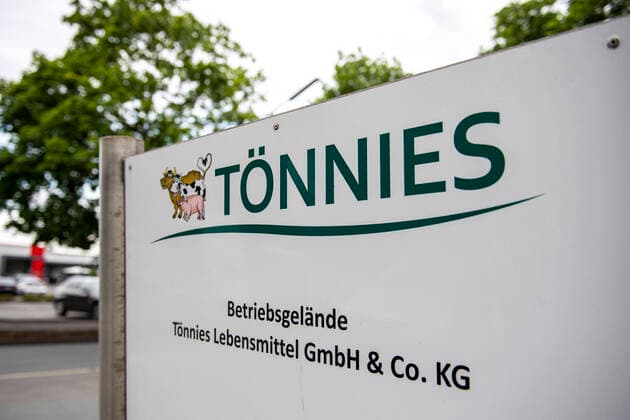 Outside area Fleischwerk Tönnies Economy Tönnies, slaughterhouses are under criticism during the Corona crisis because of contract workers Outside area of Tönnies Lebensmittel GmbH Co KG in Rheda Wiedenbrück North Rhine-Westphalia Rheda Wiedenbrück North Rhine-Westphalia Germany Copyright: xInderlied Kirchner-Mediax