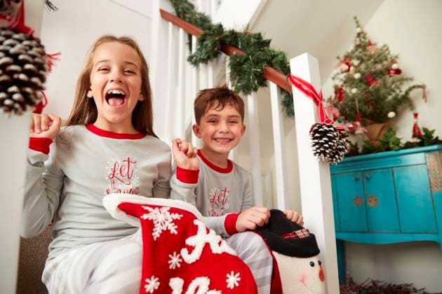 aufregung,geschwister,weihnachtsmorgen *** excitement,siblings mmq-wuz,model released, Symbolfoto