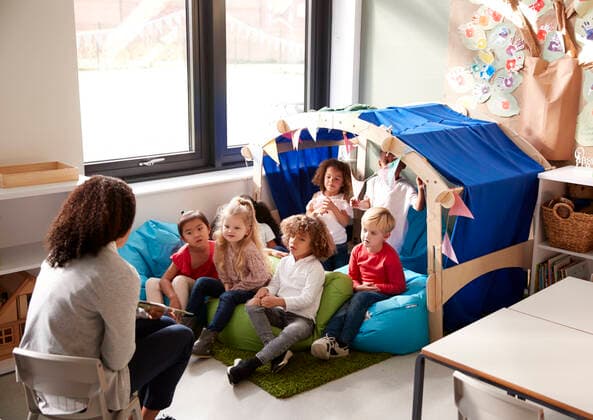 listening,children,preschool mmq-wwt,model released, Symbolfoto