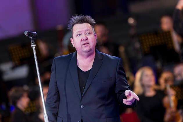 19 Die Prinzen, singer Sebastian Krumbiegel live with symphony orchestra in front of the Konzerthaus on Berlins Gendarmenmarkt on 08 07 19, Classic Open Air, ClassicOpenAir, Openair, COA, Pop, Deutschpop, Schauspielhaus, Musik Berlin Germany, Germany Copyright: xPOP-EYEx xBenxKriemannx 10115198_DiePrinzen_4506