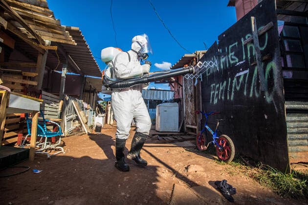 May 21, 2020: Rio de Janeiro, BRAZIL, May 21, 2020. COMBATING COVID-19 Voluntary group without government support in the fight against the new coronavirus joins to clean the Jesuit favela in Santa Cruz, northern zone, where 200 families live with sewage a open skies, collective bathrooms and wooden shacks, this Thursday, - ZUMAl255 20200521_zip_l255_016 Copyright: xEllanxLustosax