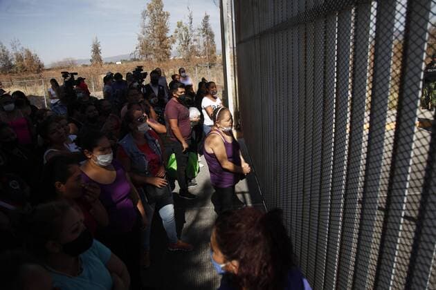 Prisoners relatives demonstrate this Friday, at the door of the Puente Grande Social Reintegration Center, in the El Salto municipality, Jalisco state, Mexico 22 May 2020. A quarrel between inmates of the Puente Grande prison recorded this Friday, ended with seven dead and nine wounded, the Attorney General of Justice of the Mexican state of Jalisco reported this Friday. A fight in a Mexican prison leaves seven dead and nine wounded !ACHTUNG: NUR REDAKTIONELLE NUTZUNG!  Copyright: xFranciscoxGuascox MEX1514 20200523-637257980544279839