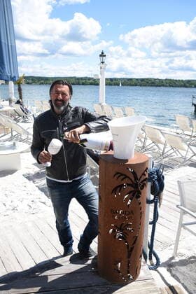 Ugo Crocamo Innkeeper HÕugos Beach Bar at the Undosa Restaurant Starnberg 24 05 20 at the Starnbergersee Starnberg