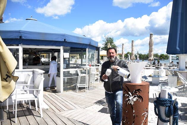 Ugo Crocamo Innkeeper HÕugos Beach Bar at the Undosa Restaurant Starnberg 24 05 20 at the Starnbergersee Starnberg