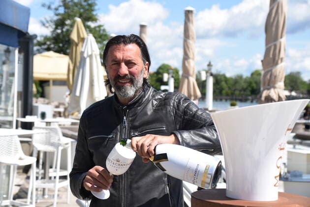 Ugo Crocamo Innkeeper HÕugos Beach Bar at the Undosa Restaurant Starnberg 24 05 20 at the Starnbergersee Starnberg