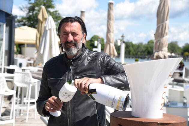 Ugo Crocamo Innkeeper HÕugos Beach Bar at the Undosa Restaurant Starnberg 24 05 20 at the Starnbergersee Starnberg