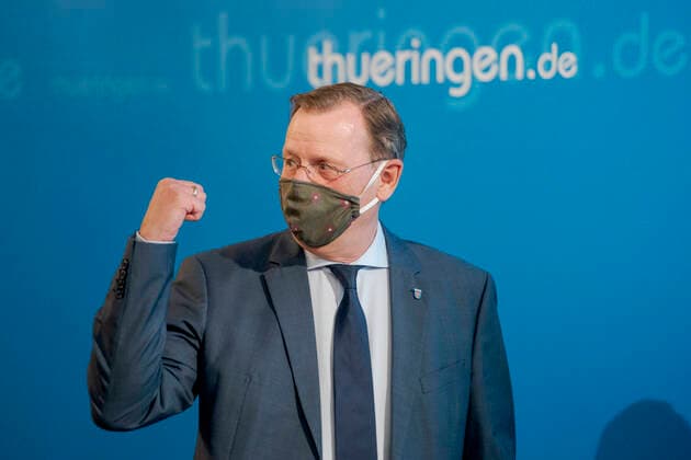 PRESS CONFERENCE SESSION OF THURINGIAN GOVERNMENT WITH CHURCHES 25 05 2020 Erfurt The Thuringian Minister President Bodo Ramelow DIE LINKE with a face mask in the media conference following the annual meeting of the state government with the Protestant churches and Roman Catholic dioceses in the Free State of Thuringia on 25 May 2020 in the Thuringian
