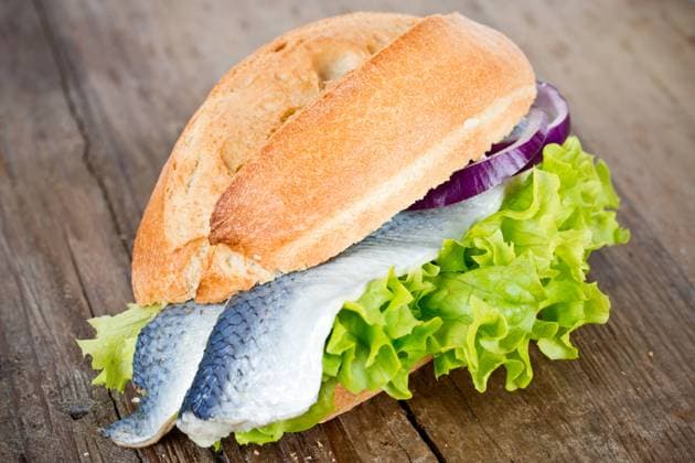 fischbrötchen,matjesbrötchen *** fish sandwich,matjes bun seg-h2p