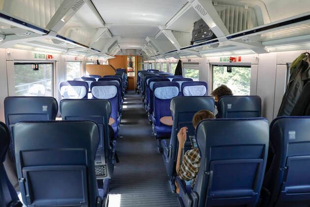 Deutsche Bahn Coronavirus Berlin, DEU, 27 05 2020 Two passengers in a little-used ICE train compartment departing from Berlin Central Station in the direction of Frankfurt Main Federal Minister of Transport, Deutsche Bahn and the Works Co