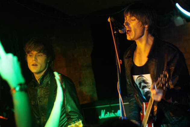 78SohnP Konzert: Mando Diao, Sänger Bjoern Dixgard & Gustaf Noren im Berliner Mudd Club, Saenger & Gitarrist, singer, guitarist, Rock, Sixties, Britpop, Soul, Bj«rn DixgÂrd, Björn Dixgard, Norén, Musik, quer, horizontal, halbtotale, medium Berlin Deutschland, Germany *** 78SohnP Concert Mando Diao, singer Bjoern Dixgard Gustaf Noren in the Berlin Mudd Club, singer guitarist, singer, guitarist, rock, sixties, Britpop, soul, Bj rn DixgÂrd, Björn Dixgard, Norén, music, t.s., horizontal, half total, medium Berlin Germany, Germany Copyright: xPOP-EYE Sohn_Peterx 00065345_00065345